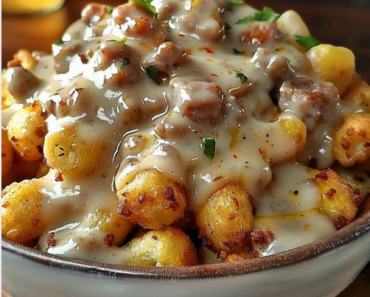 Tater Tot Breakfast Bowl with Spicy Sausage Gravy