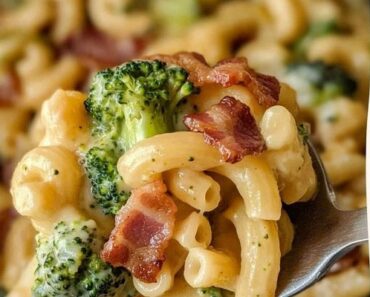 Slow Cooker Broccoli Bacon Macaroni and Cheese