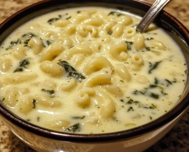 Creamy Macaroni and Spinach Soup